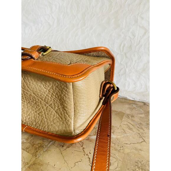 Vtg DOONEY and BOURKE AWL buckle crossbody/shoulder bag square shape and wallet - Picture 8 of 10